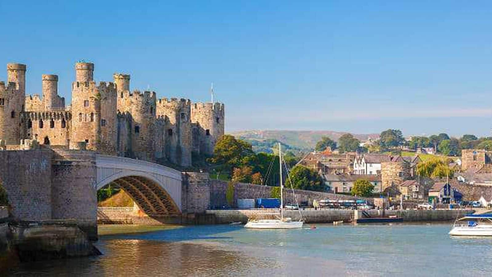 Menjelajahi kastil-kastil di Wales, Inggris