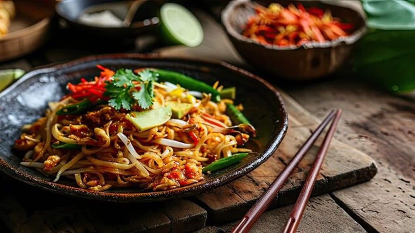 Salad Mi Ubi Jalar ala Thailand yang Lezat dan Sehat