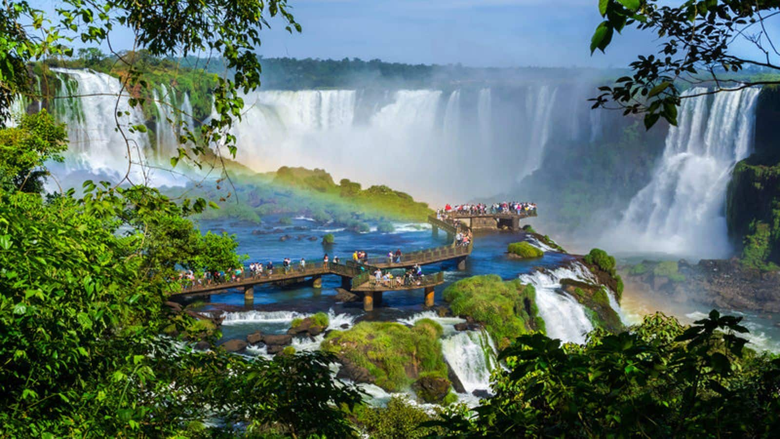 Menikmati Keajaiban Air Terjun Iguazu di Perbatasan Argentina-Brasil