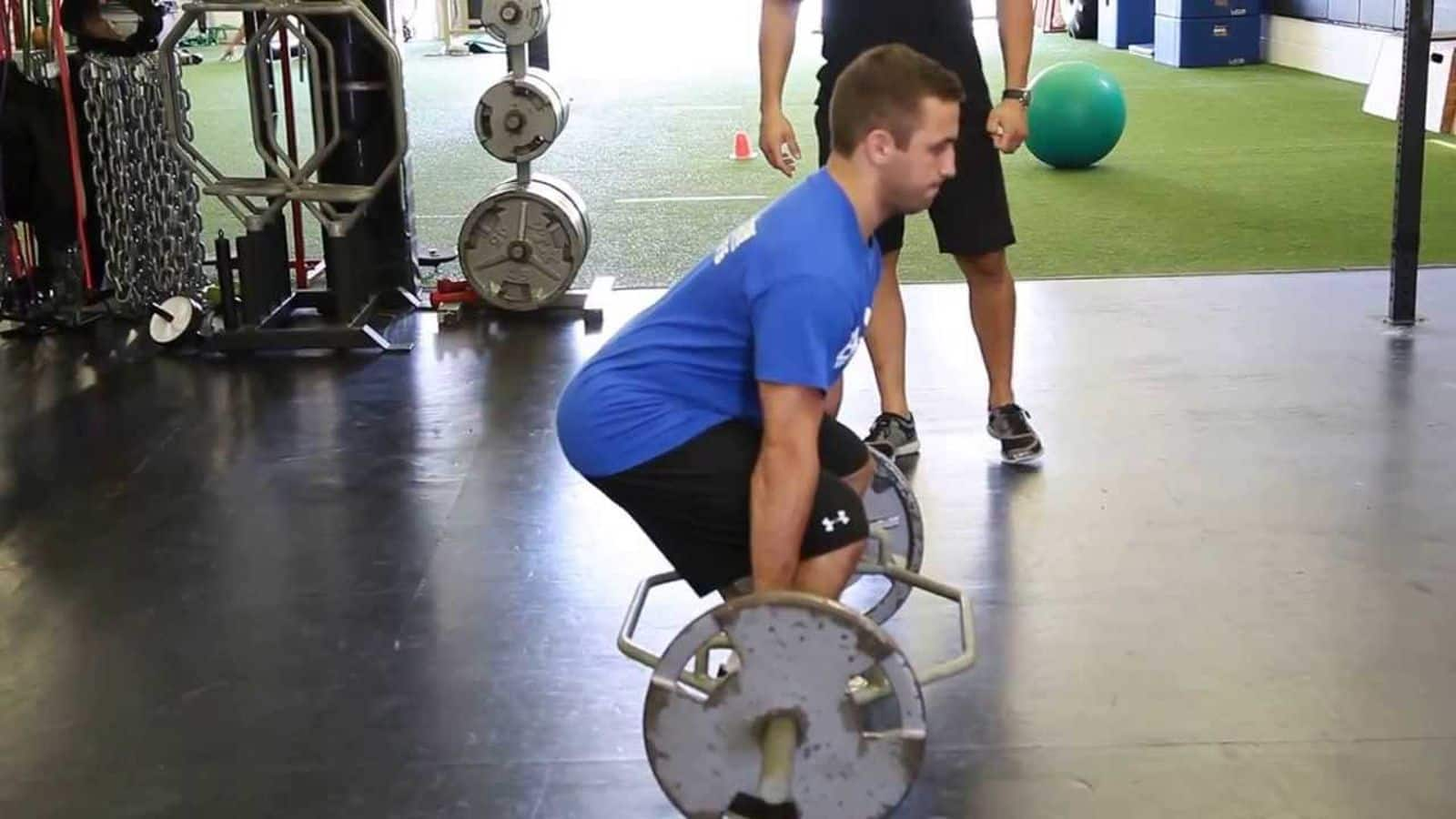 Meningkatkan kekuatan dengan Trap Bar Deadlifts