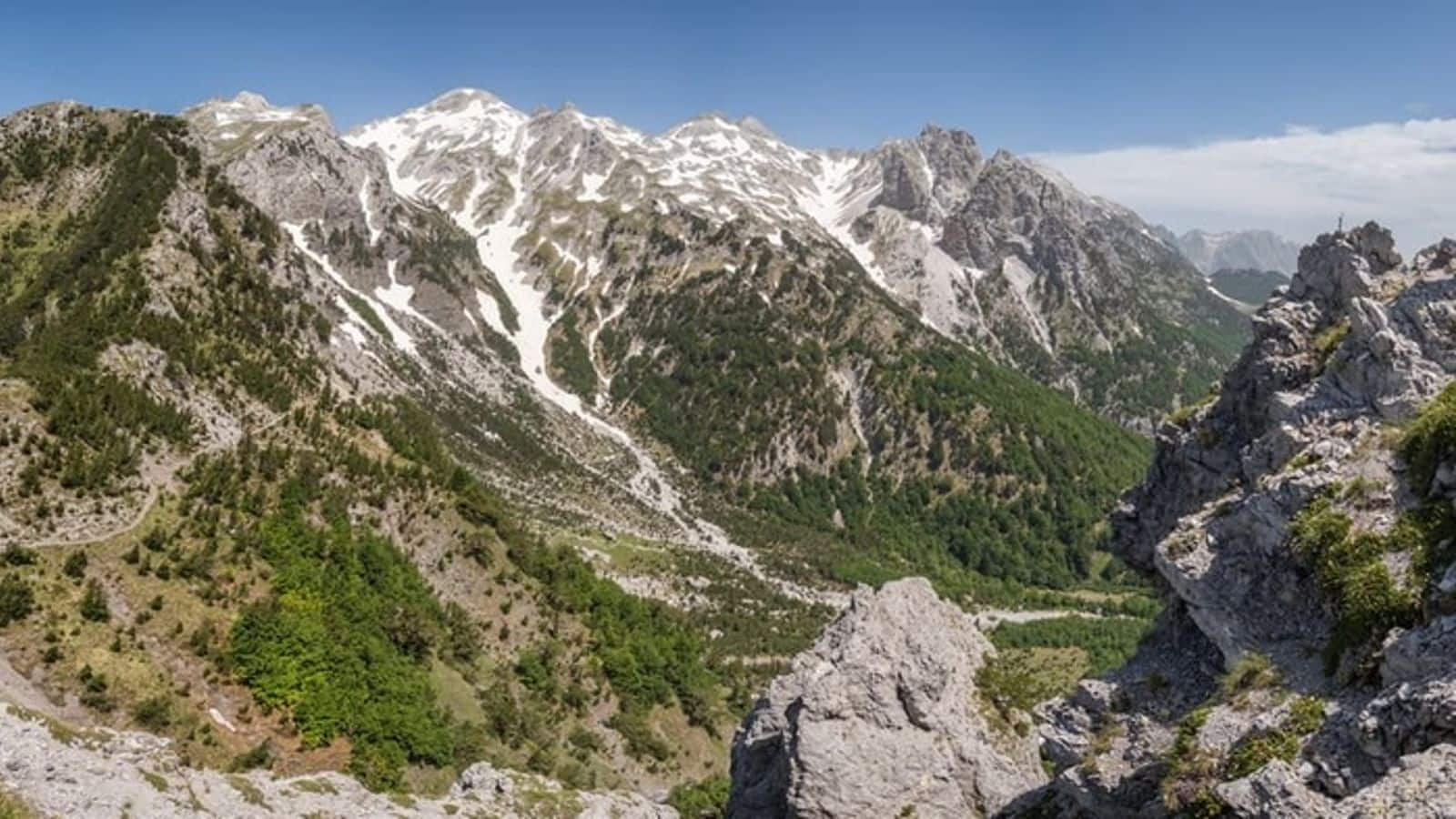 Menjelajahi keindahan Taman Nasional Lembah Valbona, Albania