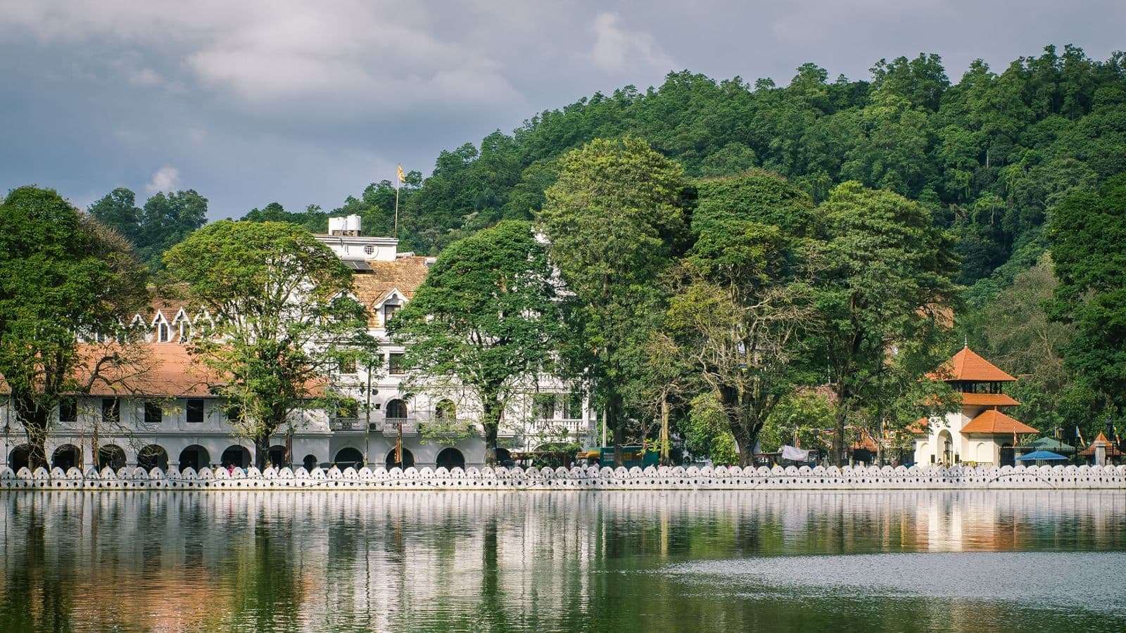 Menjelajahi Keindahan Kandy, Sri Lanka