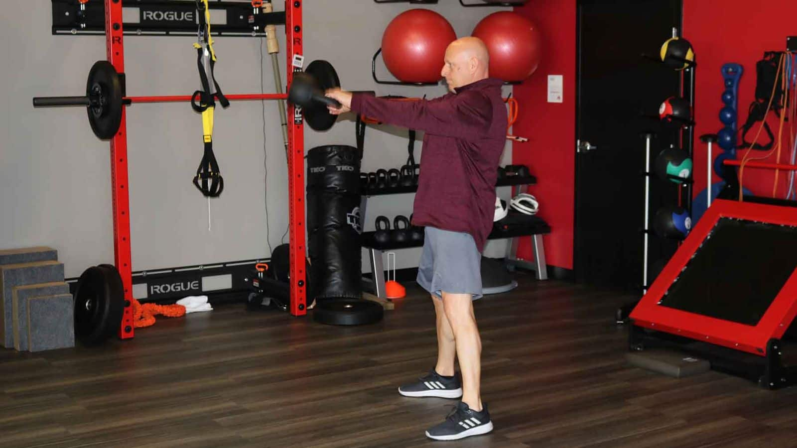 Mengungkap kekuatan dengan ayunan Kettlebell