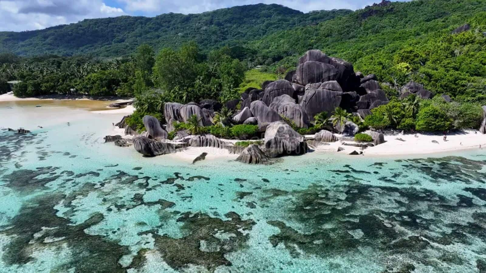 Menikmati Keindahan Pantai Anse Source d'Argent Di Seychelles