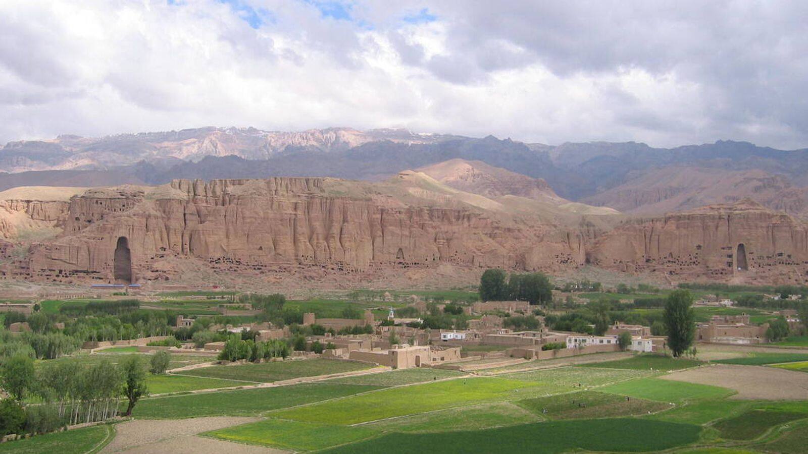 Menjelajahi Keindahan Wilayah Bamiyan, Afghanistan