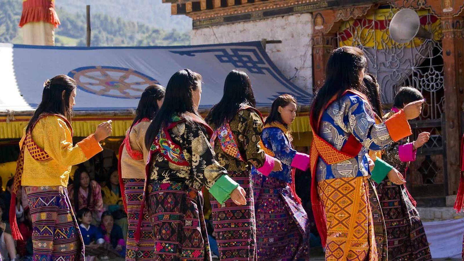 Pakaian tradisional Bhutan dan adaptasi modernnya