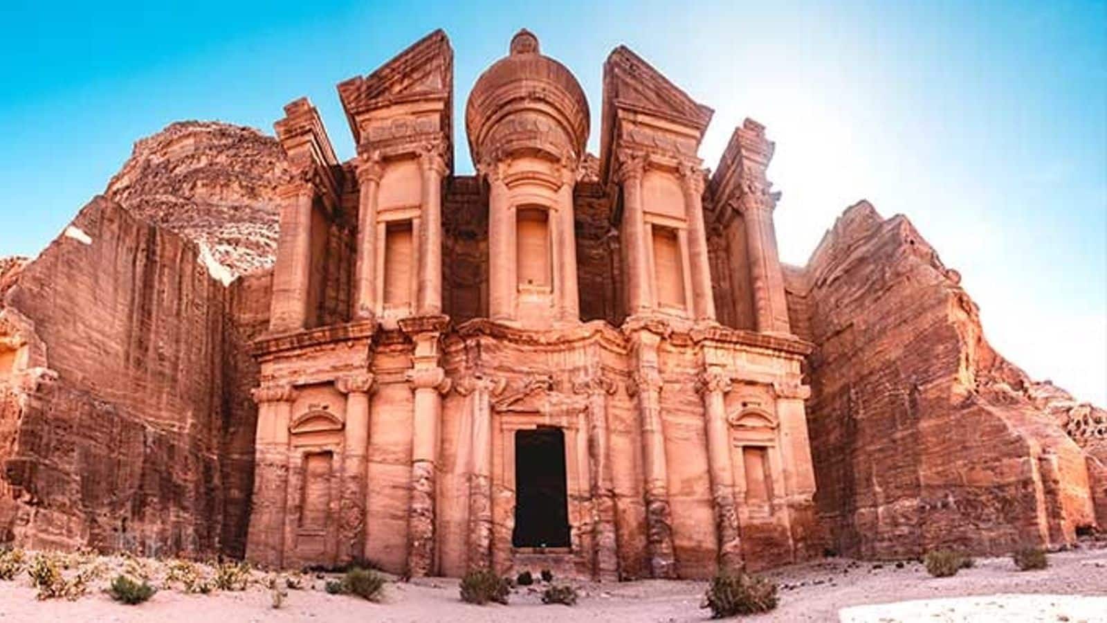 Menjelajahi Keajaiban Petra, Yordania