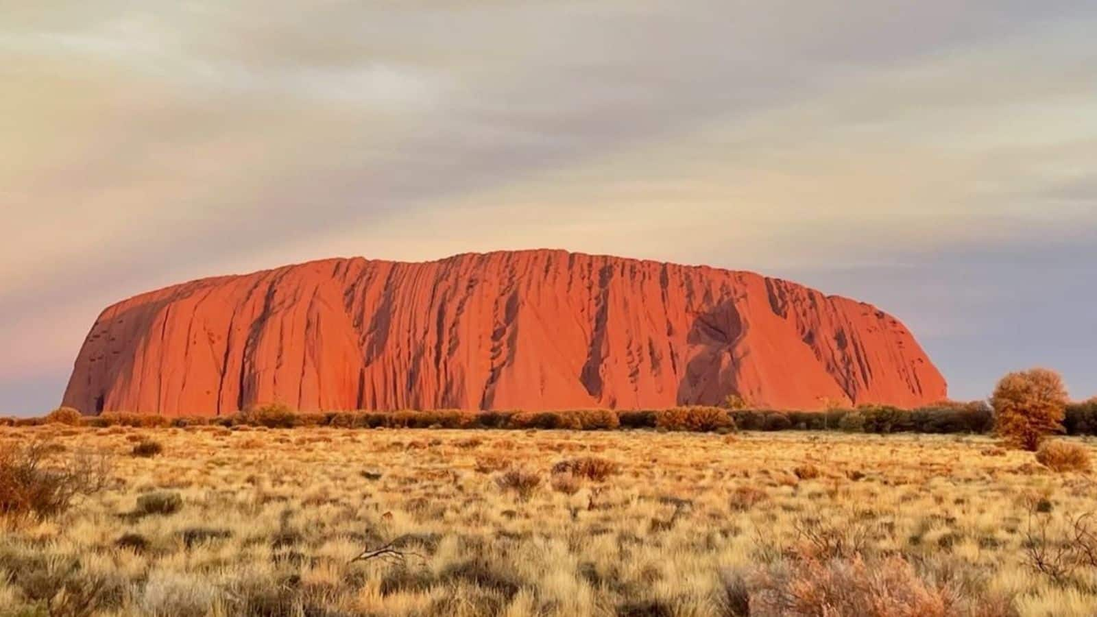 Menjelajahi keajaiban Ayers Rock (Uluru), Australia