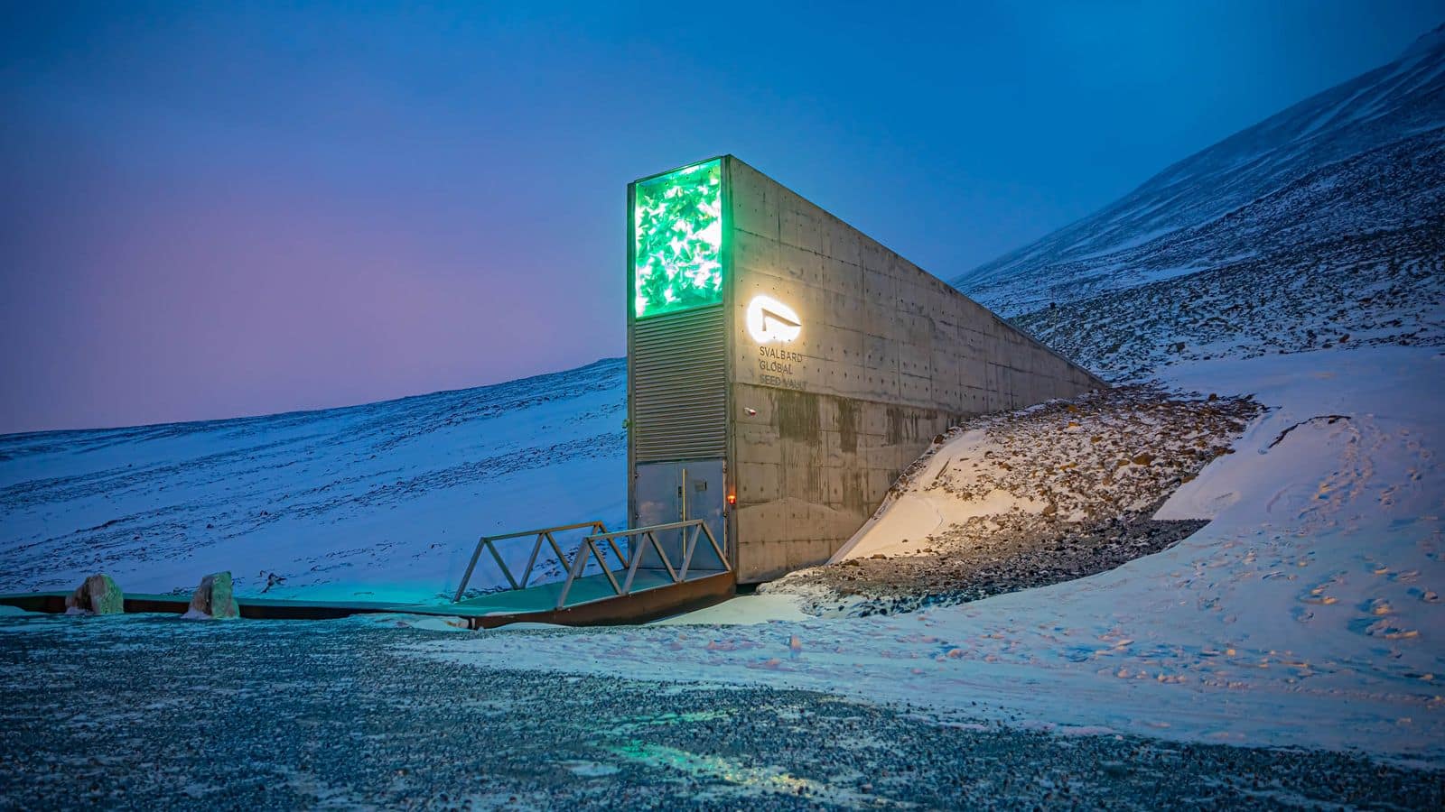 Menjelajahi Svalbard Global Seed Vault, Norwegia