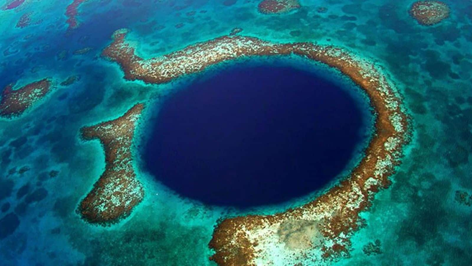 Menyelami keindahan Blue Hole, Belize