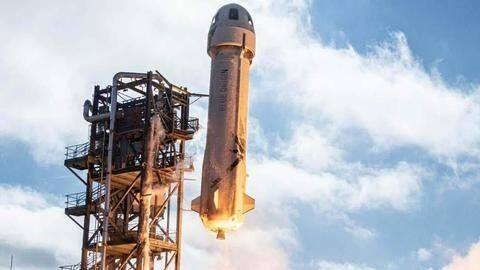 Blue Origin milik Jeff Bezos luncurkan roket New Shepard hingga mendarat Blue Origin milik Jeff Bezos luncurkan roket New Shepard hingga mendarat