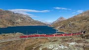Naik Kereta Melintasi Pegunungan Alpen Swiss