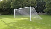 Mengapa tiang gawang sepak bola memiliki mistar?