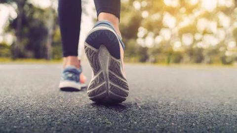 Tiga alasan utama untuk mengawali hari dengan jalan kaki Tiga alasan utama untuk mengawali hari dengan jalan kaki