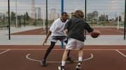 Mengapa pemain basket berputar dalam lingkaran pemanasan?