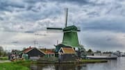 Menikmati Tur Kincir Angin Amsterdam dengan Sepeda