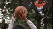 Sejarah di balik pelanggaran dan lemparan bebas dalam bola basket