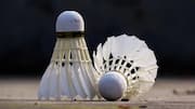 Pengaruh material kok badminton pada sifat penerbangannya