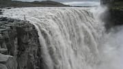 Mengunjungi Air Terjun Indah di Islandia