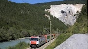 Naik Kereta Api di Pegunungan Swiss