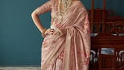 Gaya draping sari terinspirasi bunga untuk elegansi modern