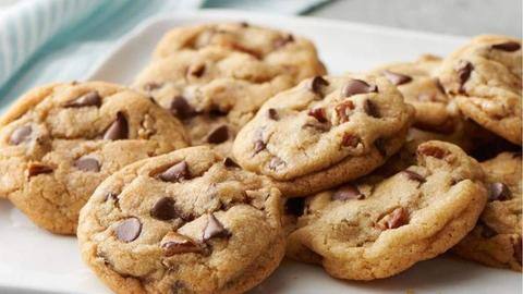 Cara membuat kukis keping cokelat yang enak di rumah Cara membuat kukis keping cokelat yang enak di rumah