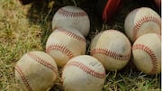 Mengapa bola baseball memiliki jahitan merah?