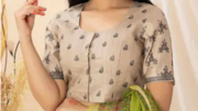 Blus musim panas dengan motif seni suku India