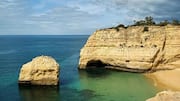 Temukan Lima Pantai Tersembunyi di Portugal