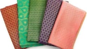 Solusi penyimpanan kreatif menggunakan kain saree lama