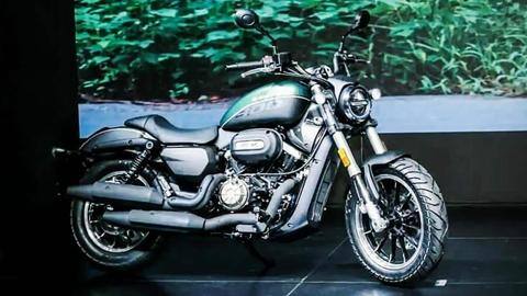 Motor cruiser QJMotor Flash 300S resmi meluncur di Tiongkok Motor cruiser QJMotor Flash 300S resmi meluncur di Tiongkok