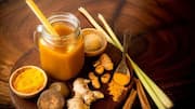 Varian Minuman Berbasis Kunyit untuk Mengisi Akhir Pekan Anda