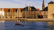Menemukan Kanal Tersembunyi di Kopenhagen untuk Kayak Santai