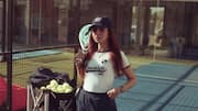 Mengapa topi baseball dipakai dalam pertandingan tenis?