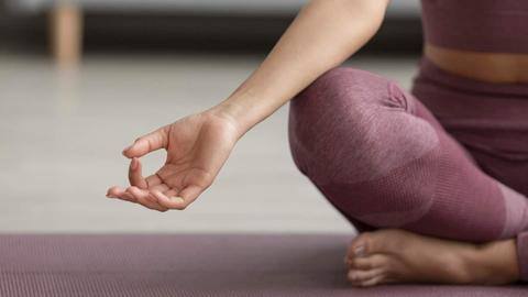 5 pose yoga yang efektif redakan gejala menopause 5 pose yoga yang efektif redakan gejala menopause