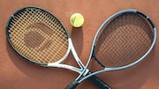 Pengaruh senar raket tenis pada gaya bermain