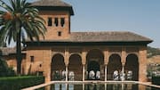 Mengagumi Keindahan Taman Alhambra di Spanyol