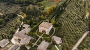 Menemukan Vila Bersejarah dan Bukit Tuscan yang Hijau