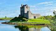Menjelajahi Kastel dan Bukit Hijau Irlandia