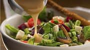 Lima Saus Salad Berbasis Buah Tropis untuk Kesegaran yang Maksimal