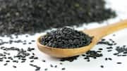 Variasi Taburan Biji Jintan Hitam dalam Hidangan Penutup