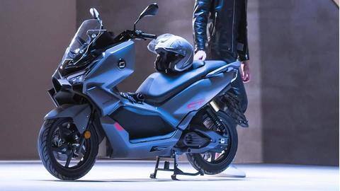 Skuter listrik bergaya maxi Super Soco CT-3 diperkenalkan di Eropa Skuter listrik bergaya maxi Super Soco CT-3 diperkenalkan di Eropa