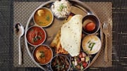 Menikmati Thali Vegetarian Himachal di Kedai Lokal