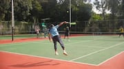 Mengapa wasit tenis berteriak 'Fault' saat servis?