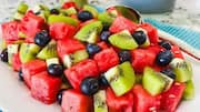 Salad Buah Tropis untuk Mencerahkan Hari Anda
