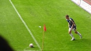 Asal-usul dan peran unik bendera sudut sepak bola