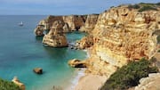 Menyaksikan Matahari Terbenam di Tebing Algarve, Portugal
