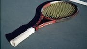 Mengapa raket tenis menggunakan senar sintetis?