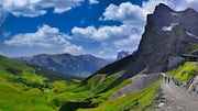 Menikmati Wisata Jalan Kaki di Pegunungan Swiss