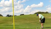 Mengapa golf menggunakan istilah 'Birdie'
